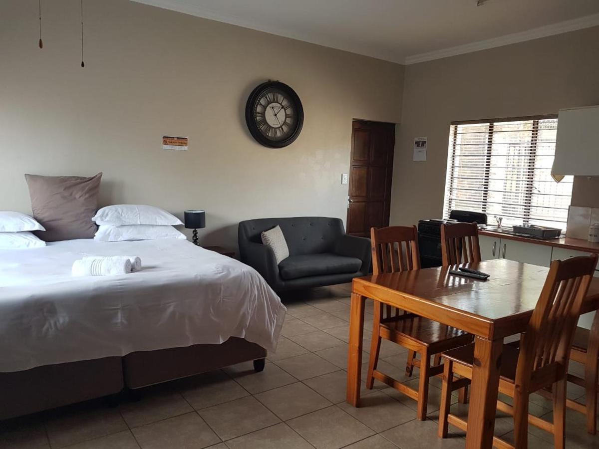 Private Apartments & Biz Stays พริทอเรีย ภายนอก รูปภาพ
