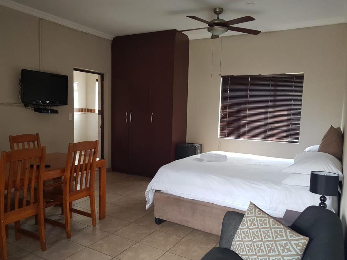 Private Apartments & Biz Stays พริทอเรีย ภายนอก รูปภาพ