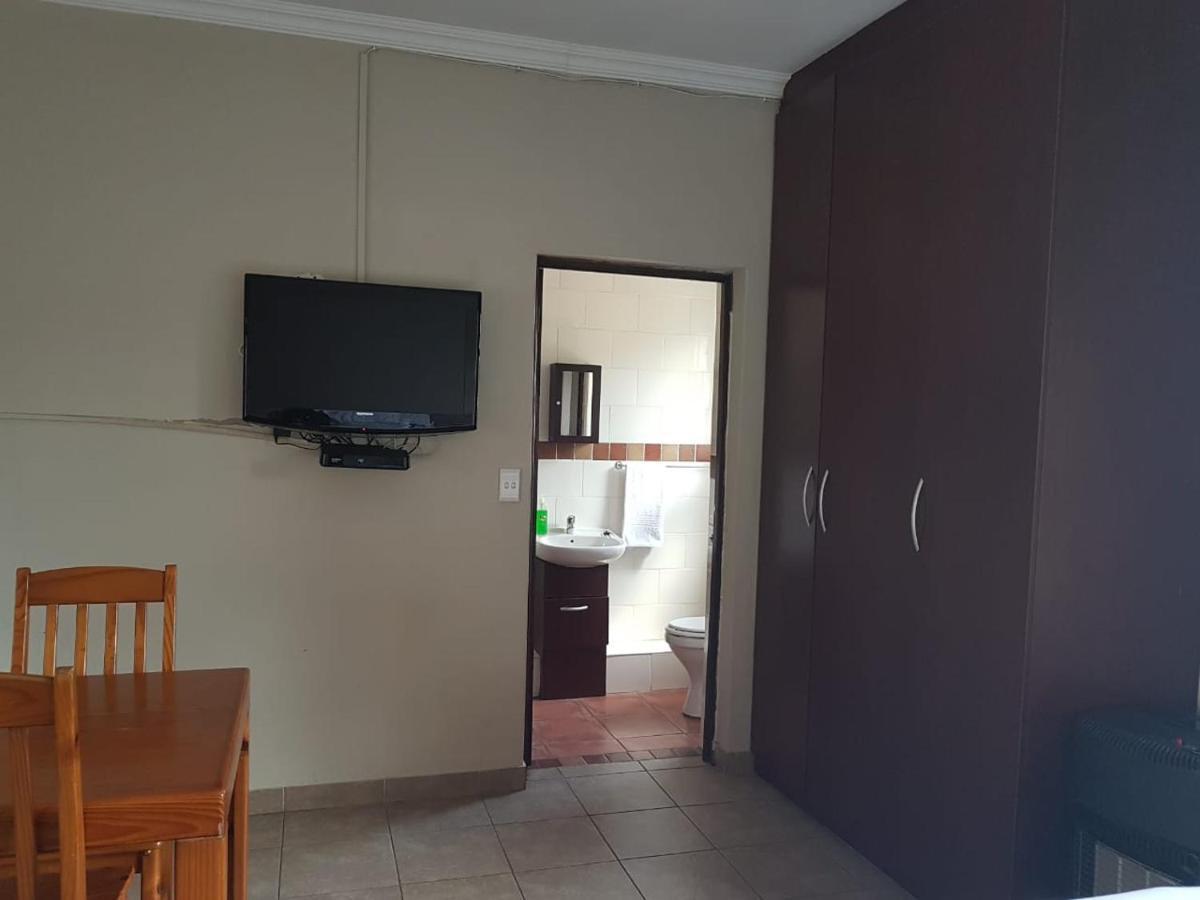 Private Apartments & Biz Stays พริทอเรีย ภายนอก รูปภาพ