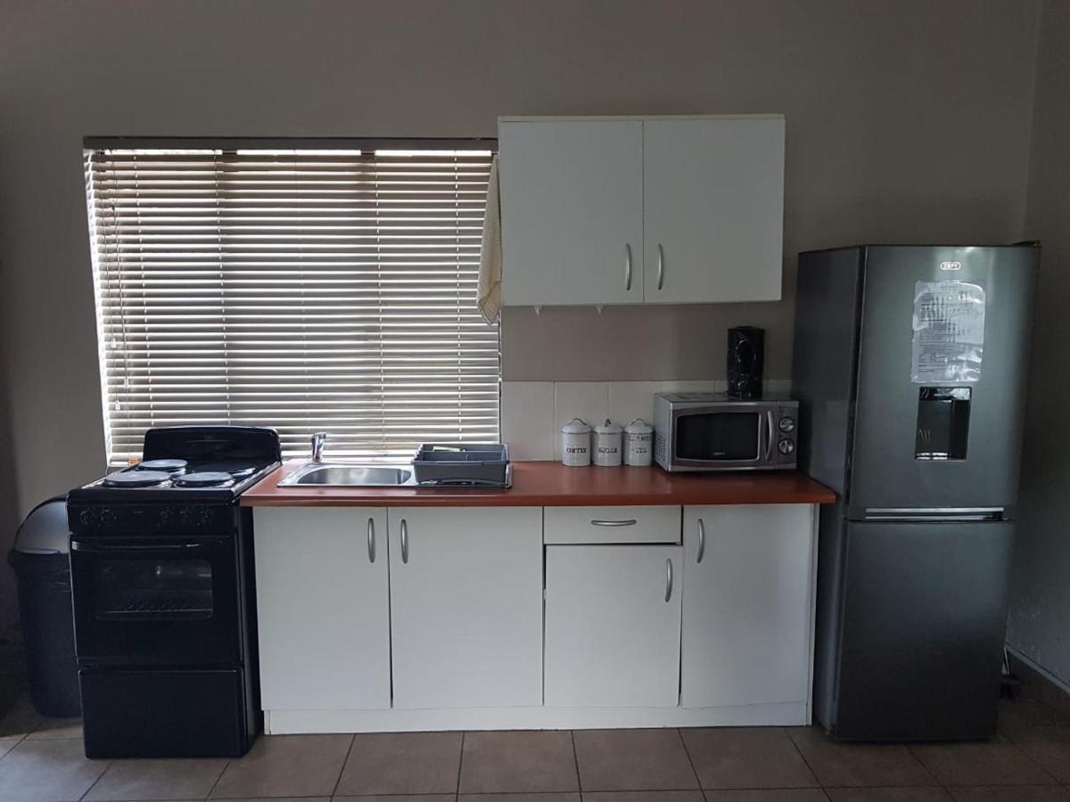 Private Apartments & Biz Stays พริทอเรีย ภายนอก รูปภาพ