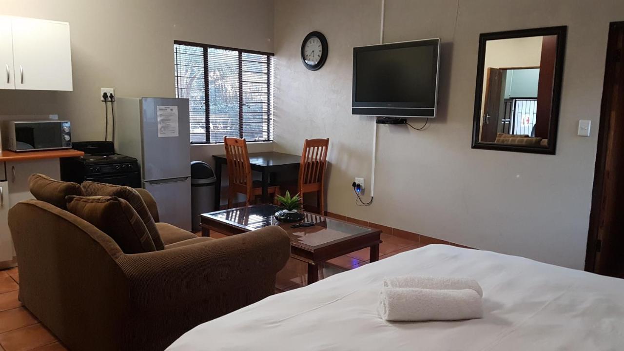 Private Apartments & Biz Stays พริทอเรีย ภายนอก รูปภาพ
